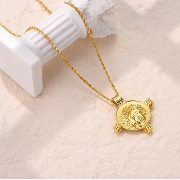 Gold 18k Gold Plated Figure Pendant Chain Necklace - Picture 2 of 3
